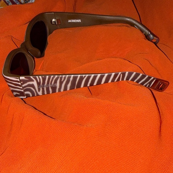 Jacquemus Brown and White Zebra Sunglasses - Picture 5 of 10